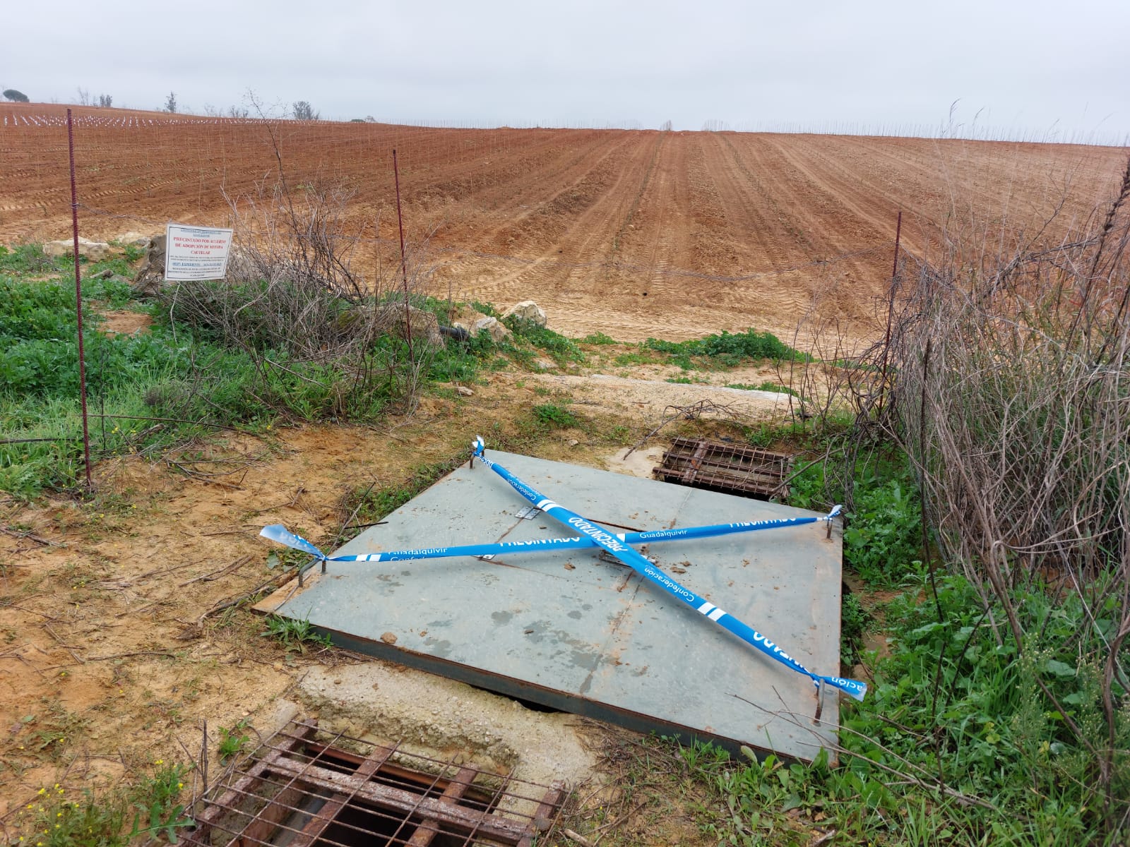 La CHG precinta nuevamente los 8 pozos ilegales de la finca Aljobar en Aznalcázar (Sevilla)